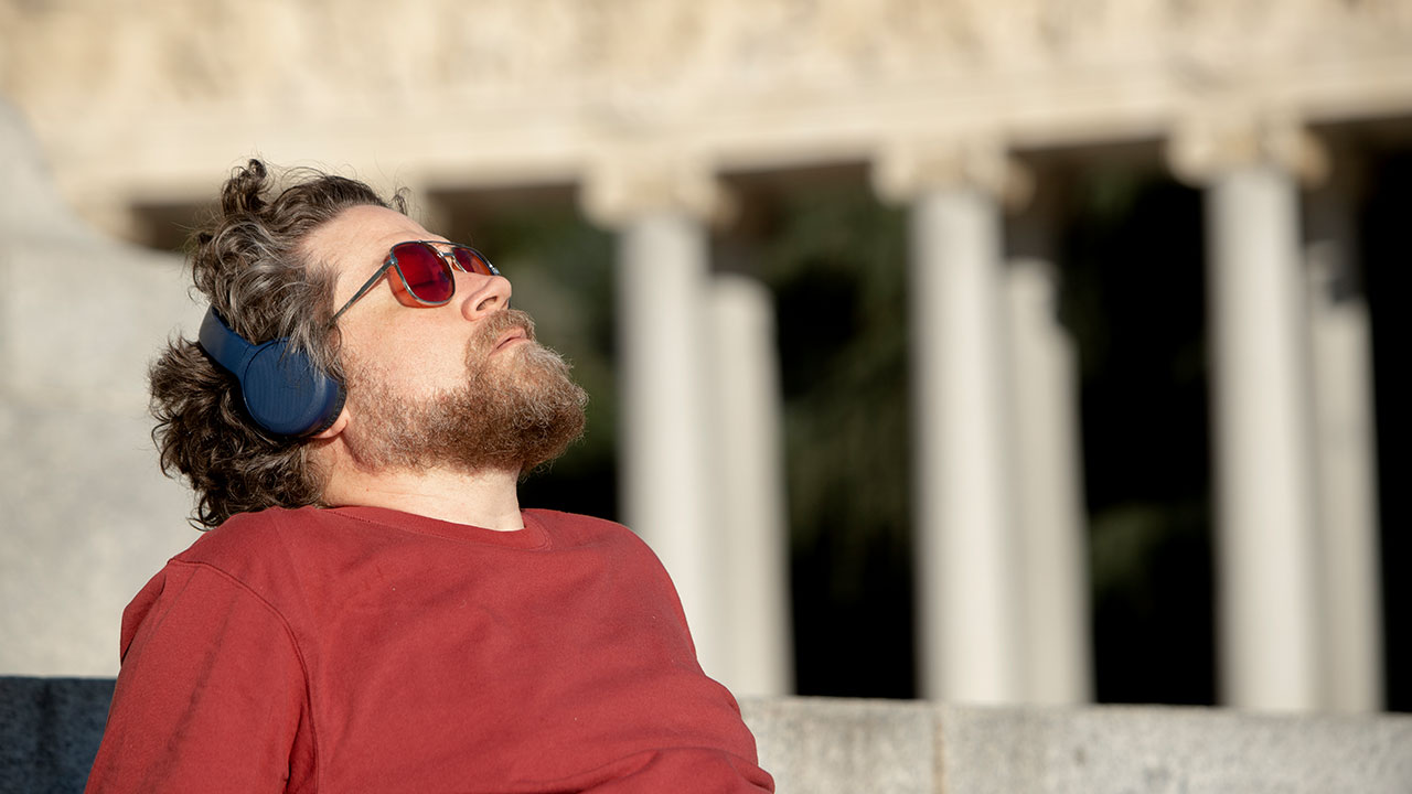 How-To-Manifest-Love-Into-Your-Life